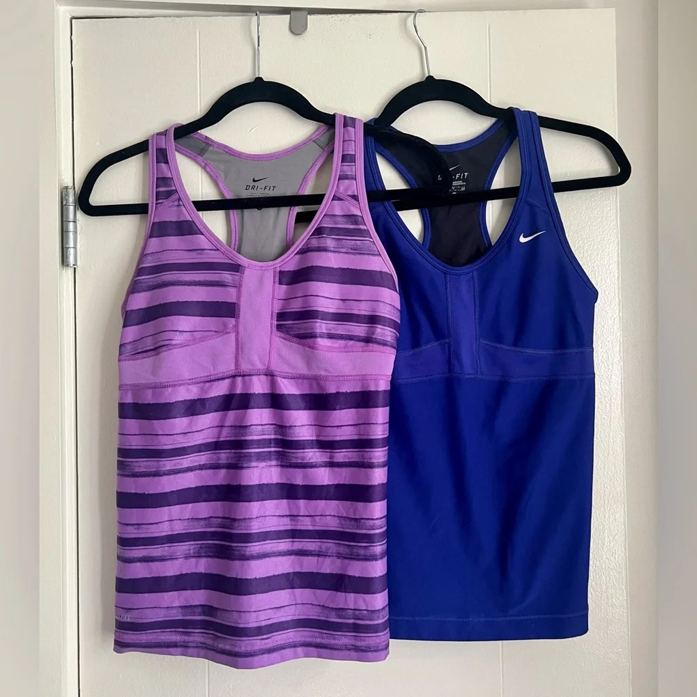 Nike Dri-Fit racerback tank w/ built-in bra support - size small